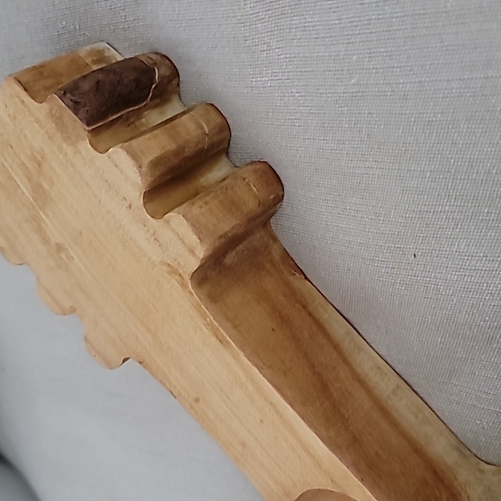 Dolly Parton Guitar-Shaped Acacia Wood Serving Tray - Picture 11 of 16